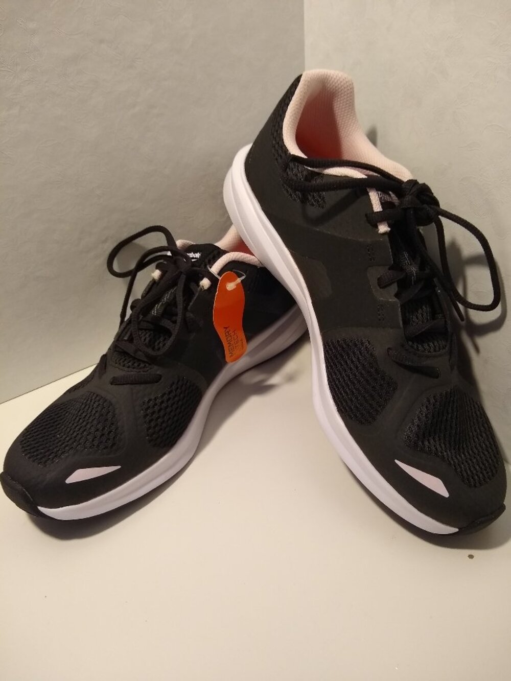 Reebok Memory Tech Sneakers black & white